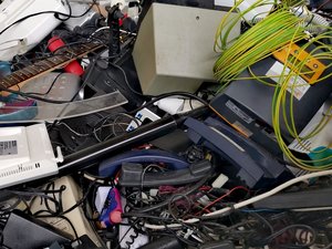 bonnorange Urban Mining bonnorange Urban Mining: Haufen gesammelter Elektronikgeräte