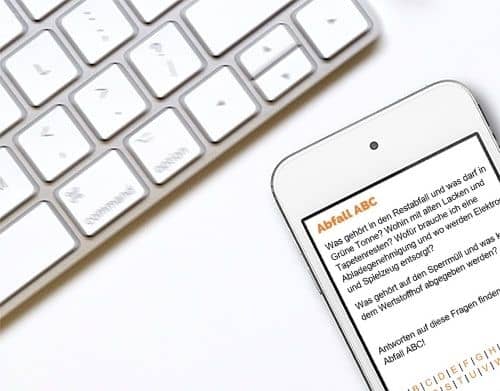 Smartphone mit der öffneten Webseite und dem Abfall ABC